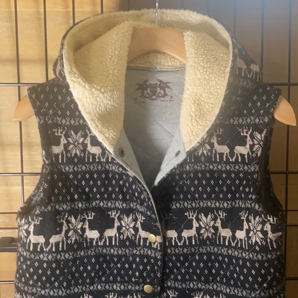 Free People Quilted Vest w/Fleece Lined Hood - Picture 2 of 6